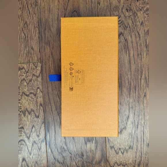 LV Up Up and Away Bandeau Sold out! - Picture 6 of 16